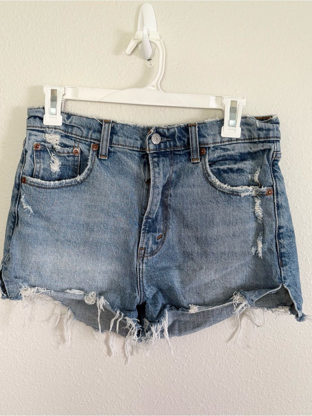 Abercrombie & Fitch The Mom High Rise Shorts Distressed Blue Denim Size 27/4